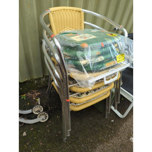 118 - 4 stackable garden chairs with cushions.&nbsp;
