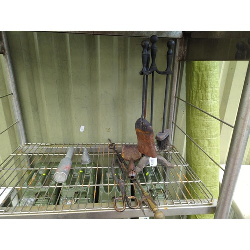 122 - Companion set. Stand - H56 cm.