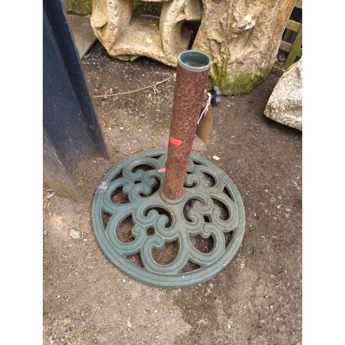 129A - Cast iron parasol base. Dia 40cm H42cm.