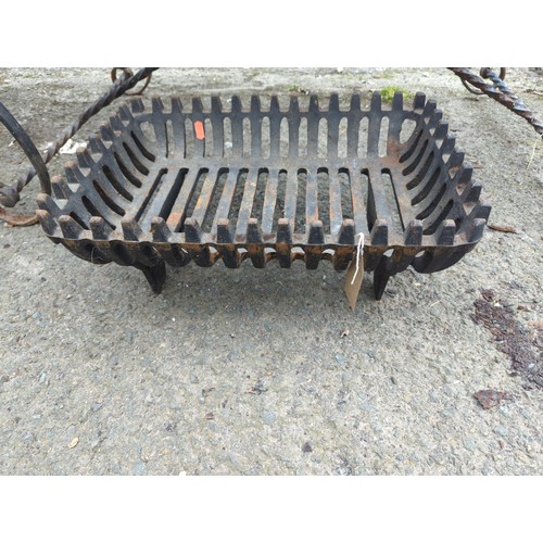 134A - Cast iron fire grate. W45cm D32cm H18cm.&nbsp;