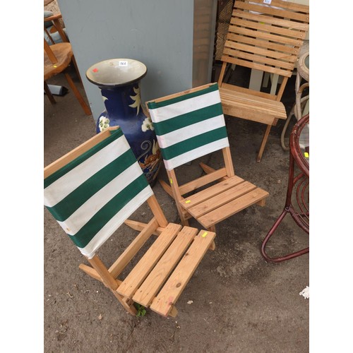 136 - 3 x 2-piece wood and canvas collapsible garden/beach chairs. Tallest 78cm.