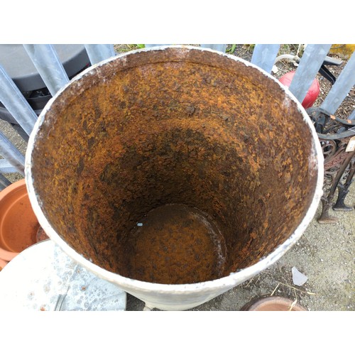 15 - Galvanised water tank with replacement lid. Dia 49cm H102cm.