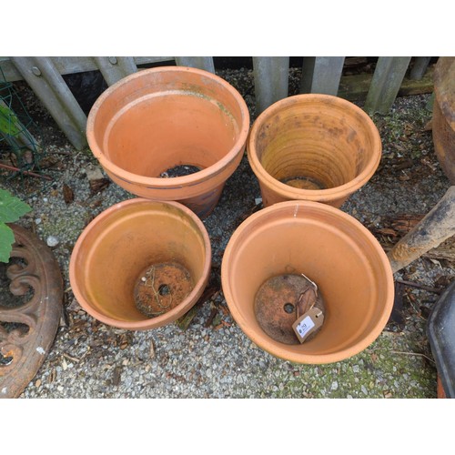 29 - 4 x terracotta planters. Largest Dia 27cm H25cm.&nbsp;