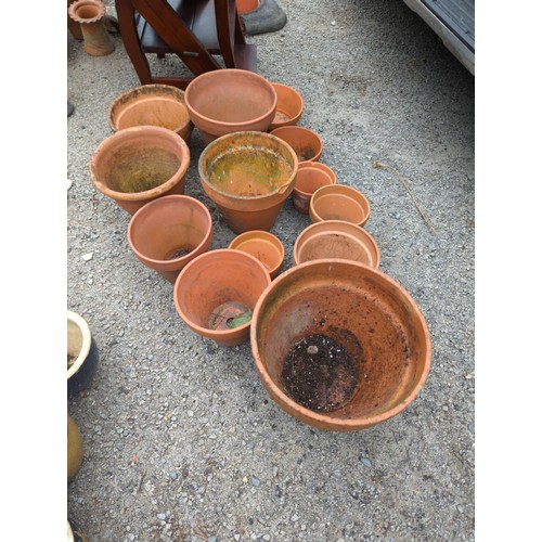 51 - 13 x terracotta pots. Largest Dia 30cm H25cm.&nbsp;
