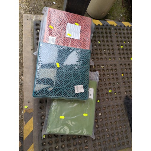 96 - 1 x build-up trellis + 2 x bush sack sets of 6: each bag 1m by 1.5m + 2 x sets of 5 non-slip boards ... 