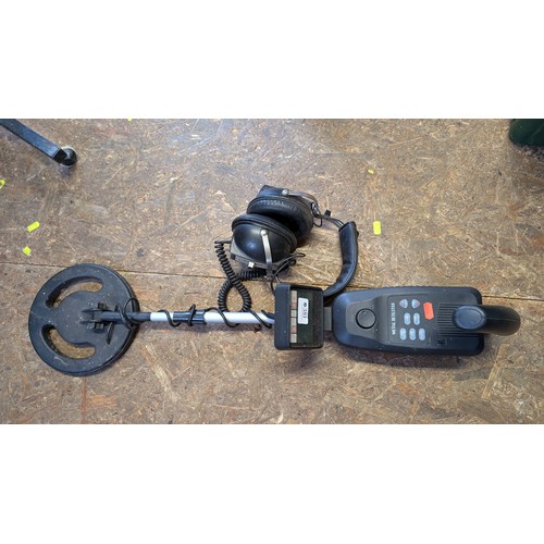 381 - Metal detector with headphones