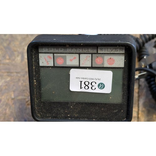 381 - Metal detector with headphones