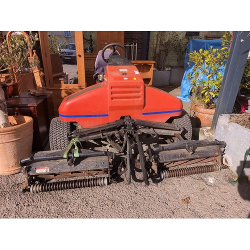 Jacobsen Tri-King 1900D Triplex Professional-Grade Turf Mower. Cut width 188cm. Runs on diesel. Renowned for its exceptional cut quality on golf course fairways, sports fields, and high-specification amenity turf.