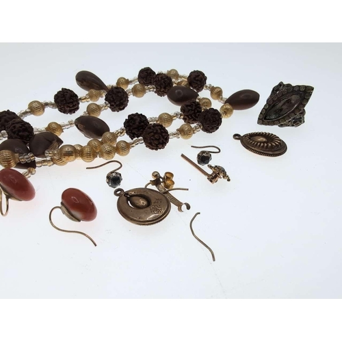 87 - 6.1 gross weight of yellow metal jewellery and scrap, together with a scrap ring with a yellow metal... 