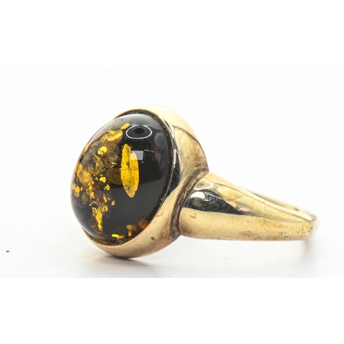 102 - 9ct gold and amber ring, hallmarked, size O, gross weight 3.7 grams
