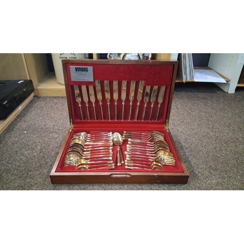 1269 - Viners 44-piece silver-plated cutlery canteen, comprising assorted forks, spoons and knives, present... 