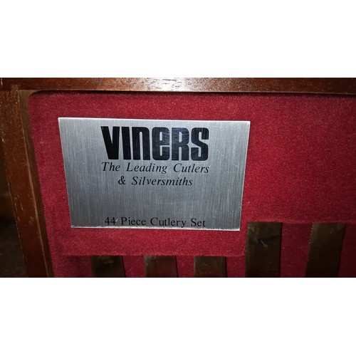 1269 - Viners 44-piece silver-plated cutlery canteen, comprising assorted forks, spoons and knives, present... 