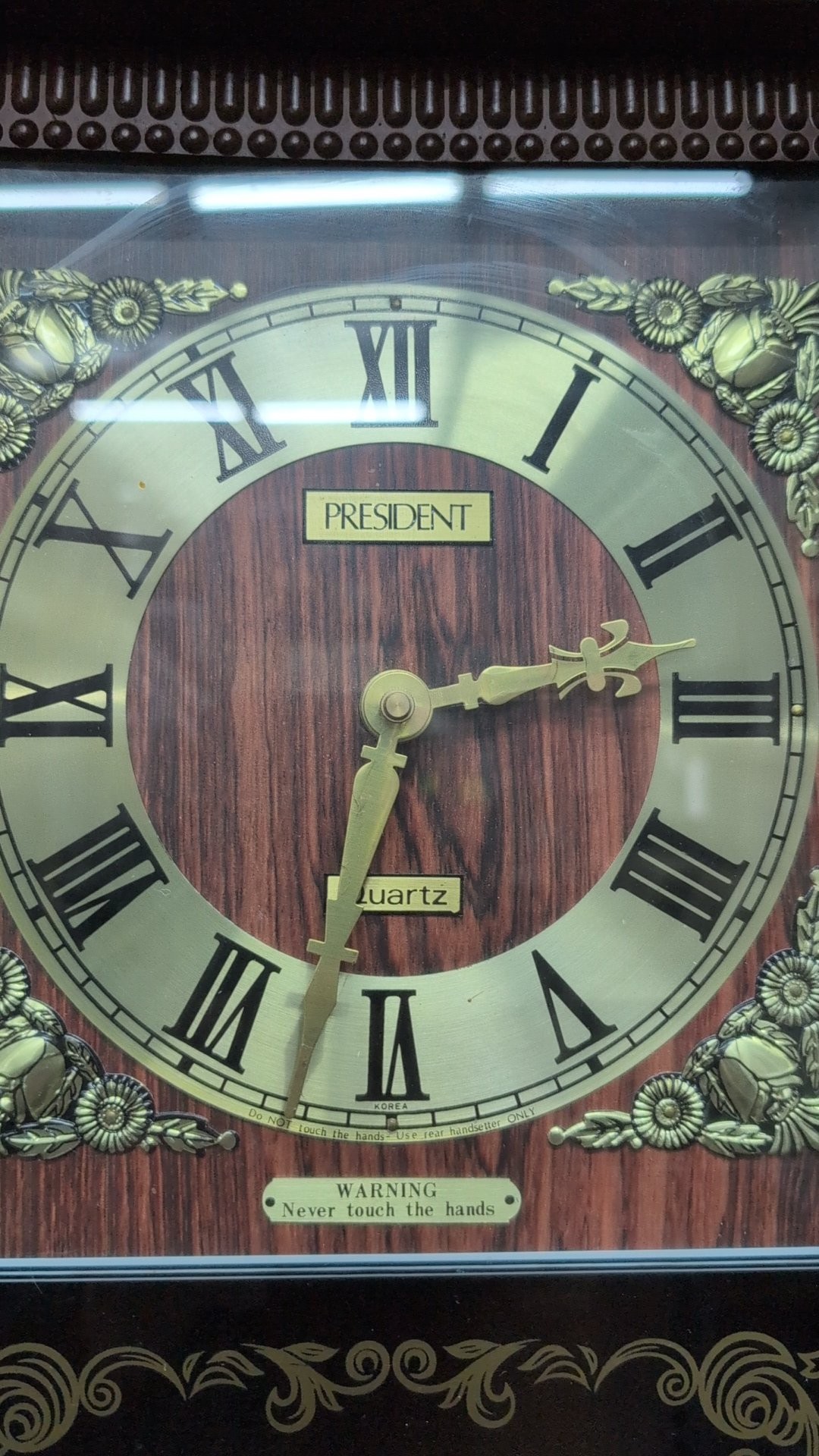 A President quartz wall clock with Roman numeral dial, gilt-coloured ...