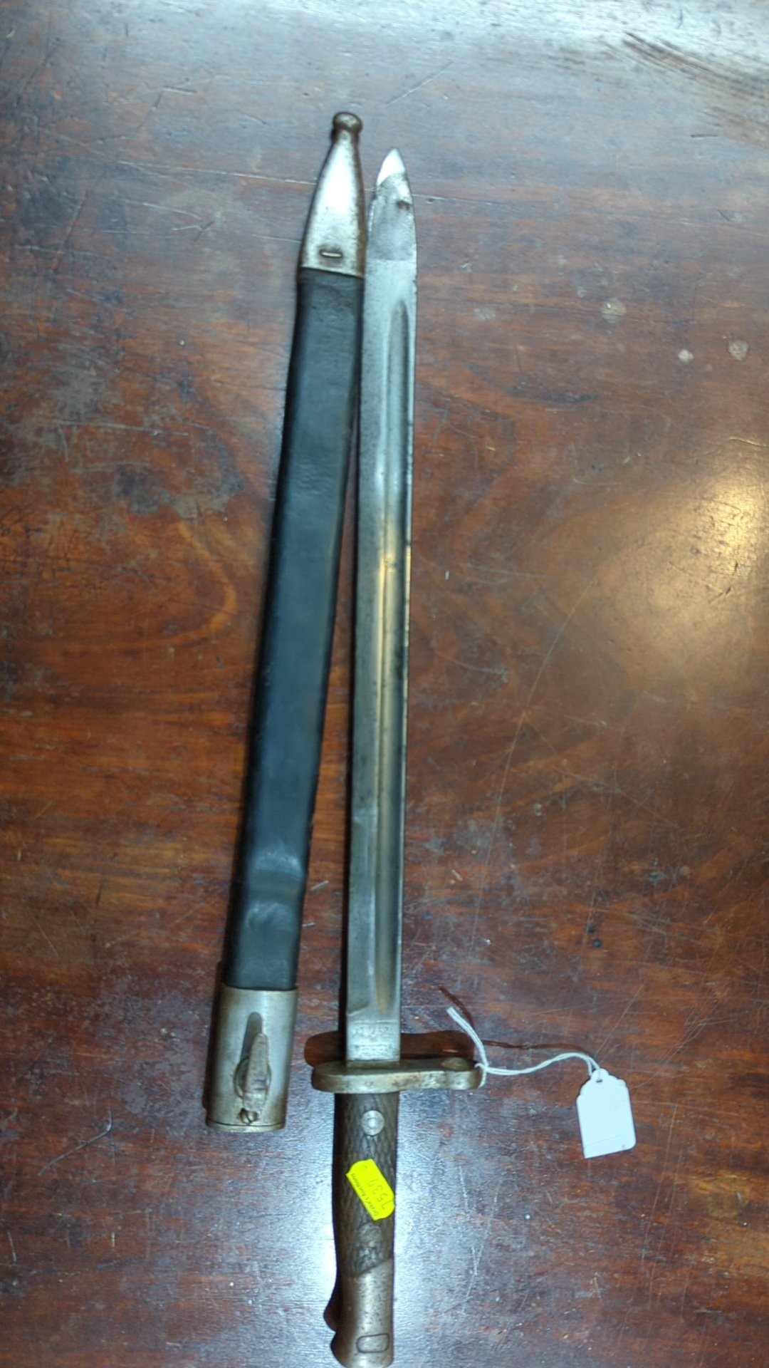 A British Pattern 1907 bayonet with steel blade and quillon guard ...