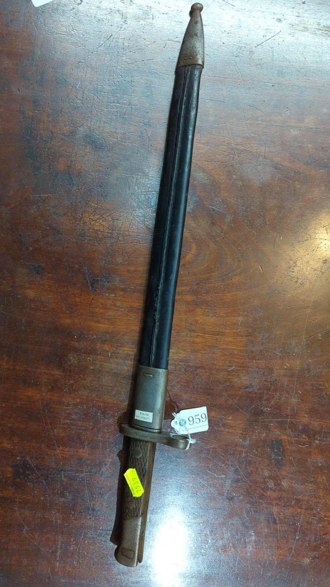 A British Pattern 1907 bayonet with steel blade and quillon guard ...
