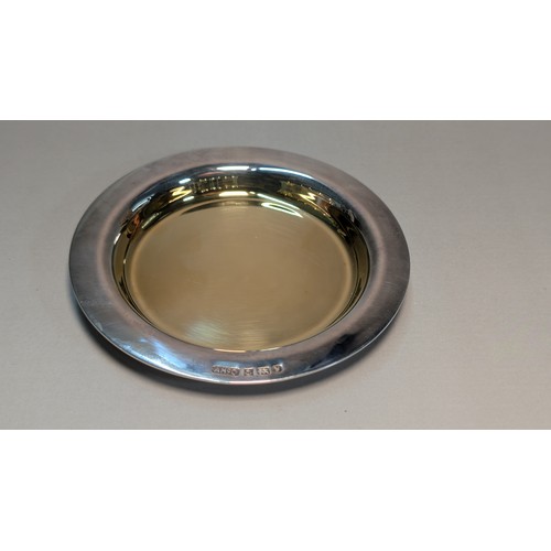 12 - Elizabeth II silver paten, A McM, Birmingham 1998, gilded centre, diameter 10.5cm, 111.3 grams... 