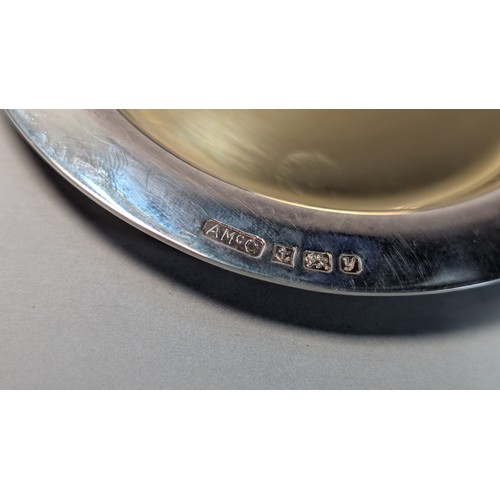 12 - Elizabeth II silver paten, A McM, Birmingham 1998, gilded centre, diameter 10.5cm, 111.3 grams... 