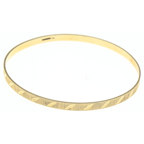 28 - 9ct gold bangle, hallmarked, inner diameter 65mm, 9 grams