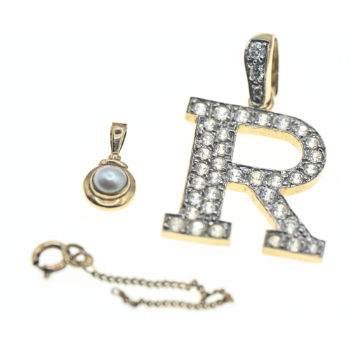 57 - Two 9ct gold hallmarked pendants, including a CZ set initial 'R' and pearl set, largest length 38mm,... 