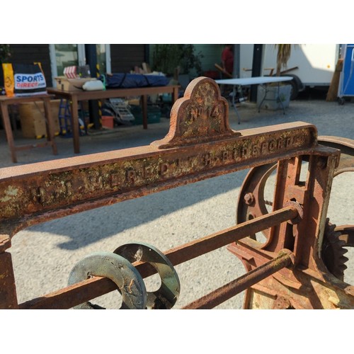 61 - Cast-iron hand-operated mangle or clothes wringer, the frame cast “THE REDDING MFG CO”, with geared ... 