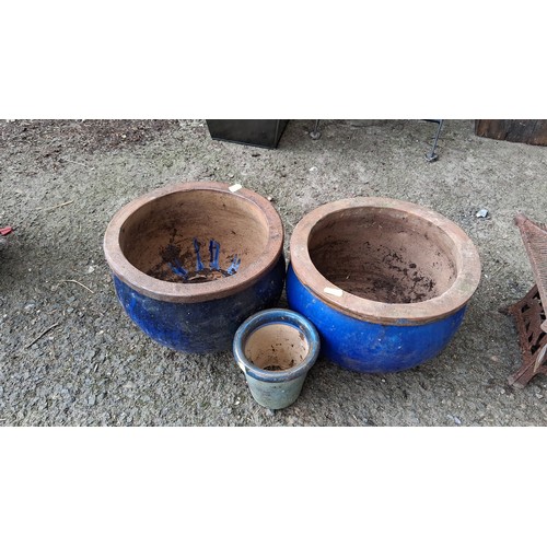 87 - Three glazed terracotta jardinieres—two planters in cobalt blue and a smaller pot in celadon..