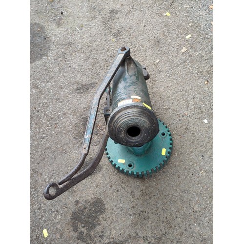 165 - Early 20th century cast-iron hand-operated clay pigeon trap.