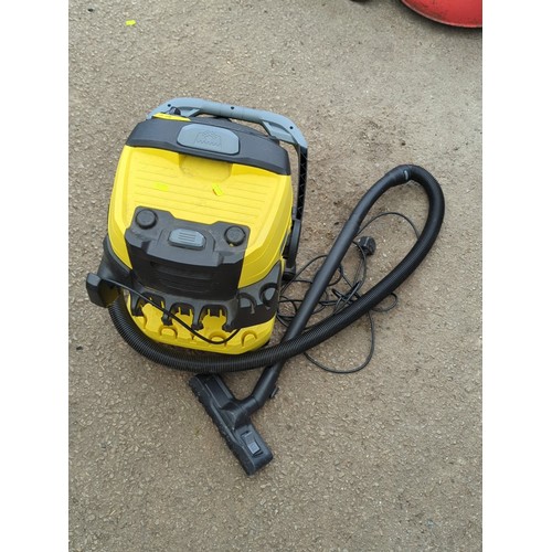 121 - Kärcher WD 5 wet-and-dry vacuum cleaner, model no. 1.348-203.0, IPX4, 1100W.