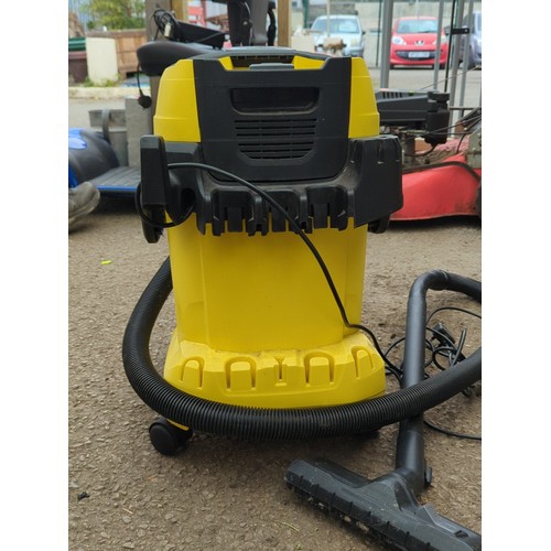 121 - Kärcher WD 5 wet-and-dry vacuum cleaner, model no. 1.348-203.0, IPX4, 1100W.