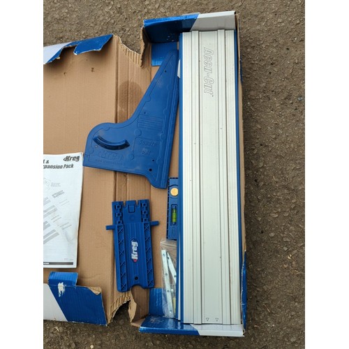 124 - Kreg Accu-Cut XL circular saw track guide system; accompanied by the Accu-Cut XL and Accu-Cut Expans... 