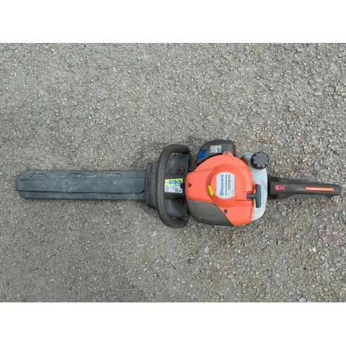 131 - Husqvarna 122HD45 petrol hedge trimmer.