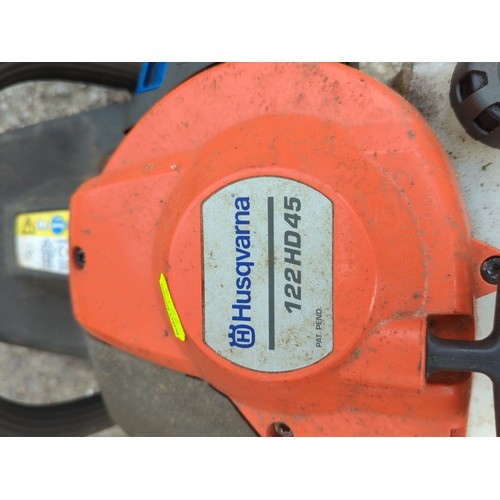 131 - Husqvarna 122HD45 petrol hedge trimmer.