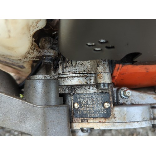 131 - Husqvarna 122HD45 petrol hedge trimmer.