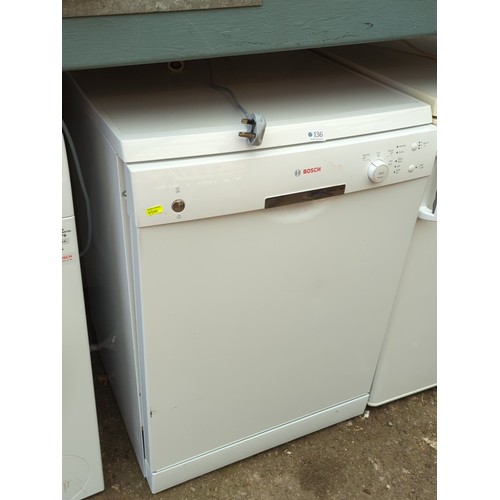 136 - Bosch freestanding dishwasher, model SMS40T32UK/24 (Type SL6P1B); 220–240V, 50/60Hz.
