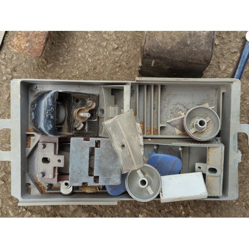 149 - A mixed lot of hand tools and workshop accessories, including a wooden jack plane, ball-pein hammer,... 