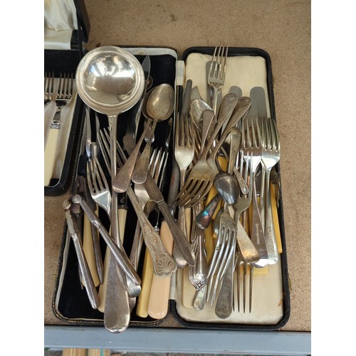 161 - A group of assorted cutlery, including a cased George Hides & Son, Echo, Sheffield stainless ste... 