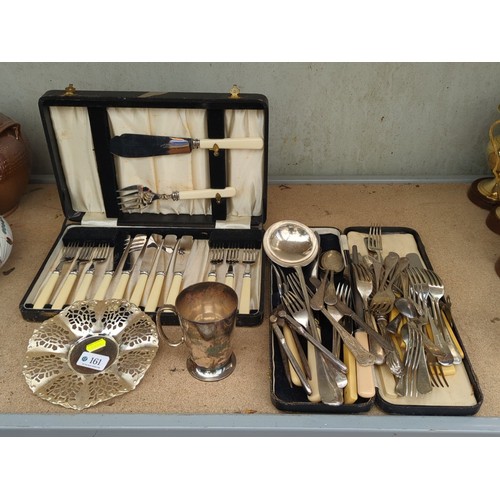 161 - A group of assorted cutlery, including a cased George Hides & Son, Echo, Sheffield stainless ste... 