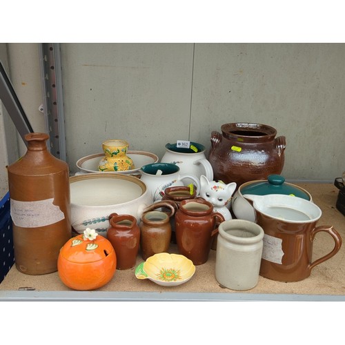 162 - A quantity of ceramic table and kitchen wares including brown-glazed stoneware jars and jugs, Denby ... 