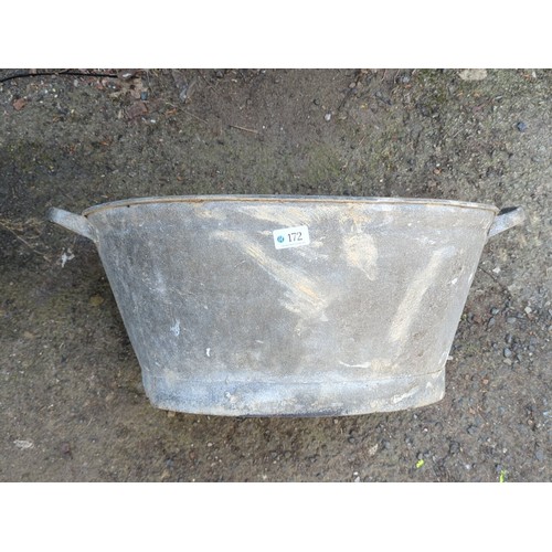 172 - Galvanised steel oval wash tub.