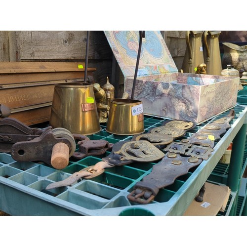 173 - A mixed lot of brass and ironware including two long-handled cider measures, various horse brasses o... 