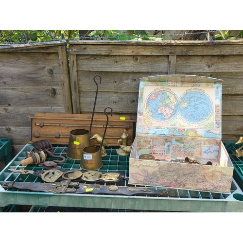 173 - A mixed lot of brass and ironware including two long-handled cider measures, various horse brasses o... 