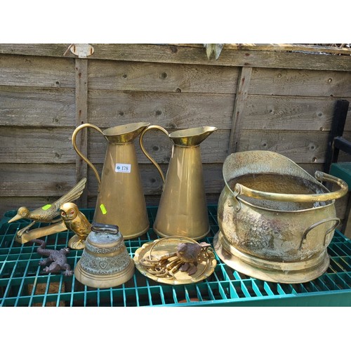 178 - A group of brassware and metal desk ornaments including two trumpet-form jugs, a coal scuttle with s... 