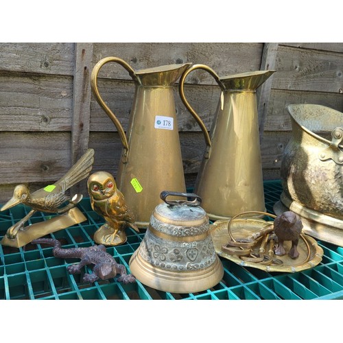 178 - A group of brassware and metal desk ornaments including two trumpet-form jugs, a coal scuttle with s... 