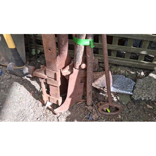 234 - A quantity of iron and wooden-handled agricultural and builders’ tools, including a screw press clam... 