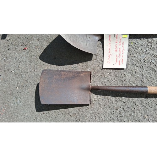 238A - A pair of long-handled garden spades, comprising a Parkes all-steel ‘wheel forward’ pattern with sta... 