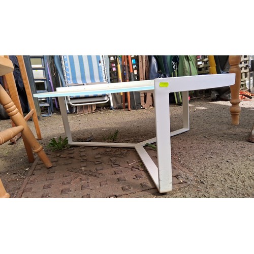 242 - Contemporary circular coffee table with clear glass top within a white-painted metal frame.