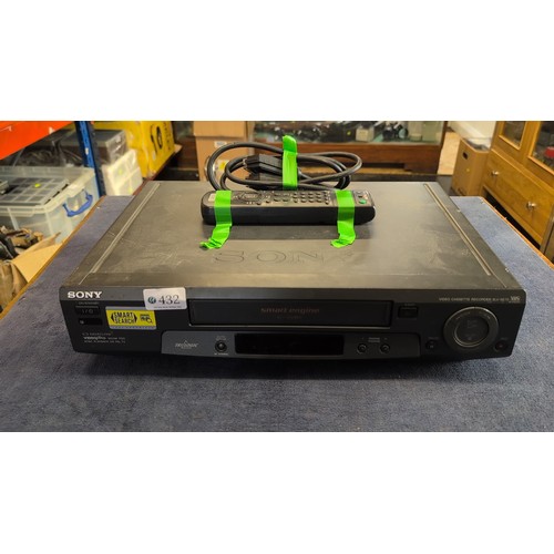 432 - Sony Video Cassette Recorder, model SLV-SE70, VHS PAL/NTSC 4.43—black finish, Smart Engine Hi-Fi Ste... 