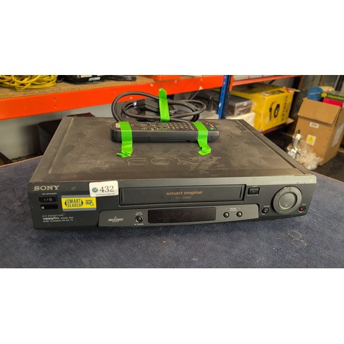 432 - Sony Video Cassette Recorder, model SLV-SE70, VHS PAL/NTSC 4.43—black finish, Smart Engine Hi-Fi Ste... 
