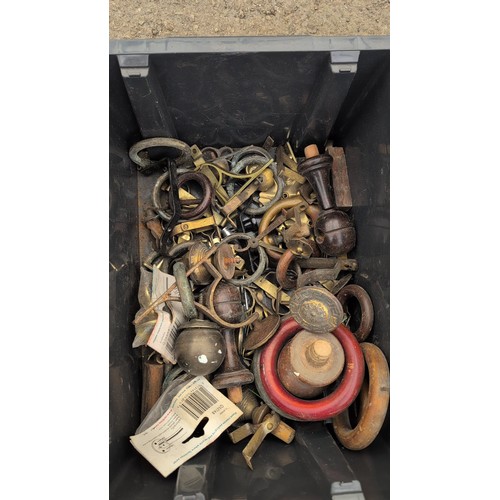 244b - A quantity of mixed door and cabinet hardware, including brass and iron pull handles, escutcheons, r... 
