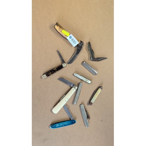 610 - A group of 10 assorted folding pocketknives with various handle materials, including one blue ‘Ardat... 