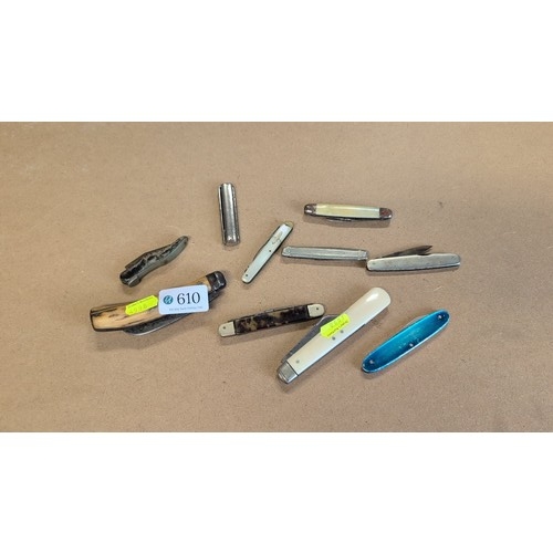 610 - A group of 10 assorted folding pocketknives with various handle materials, including one blue ‘Ardat... 